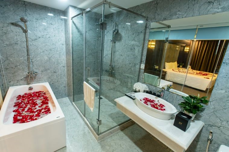 Khách Sạn Peace Hạ Long